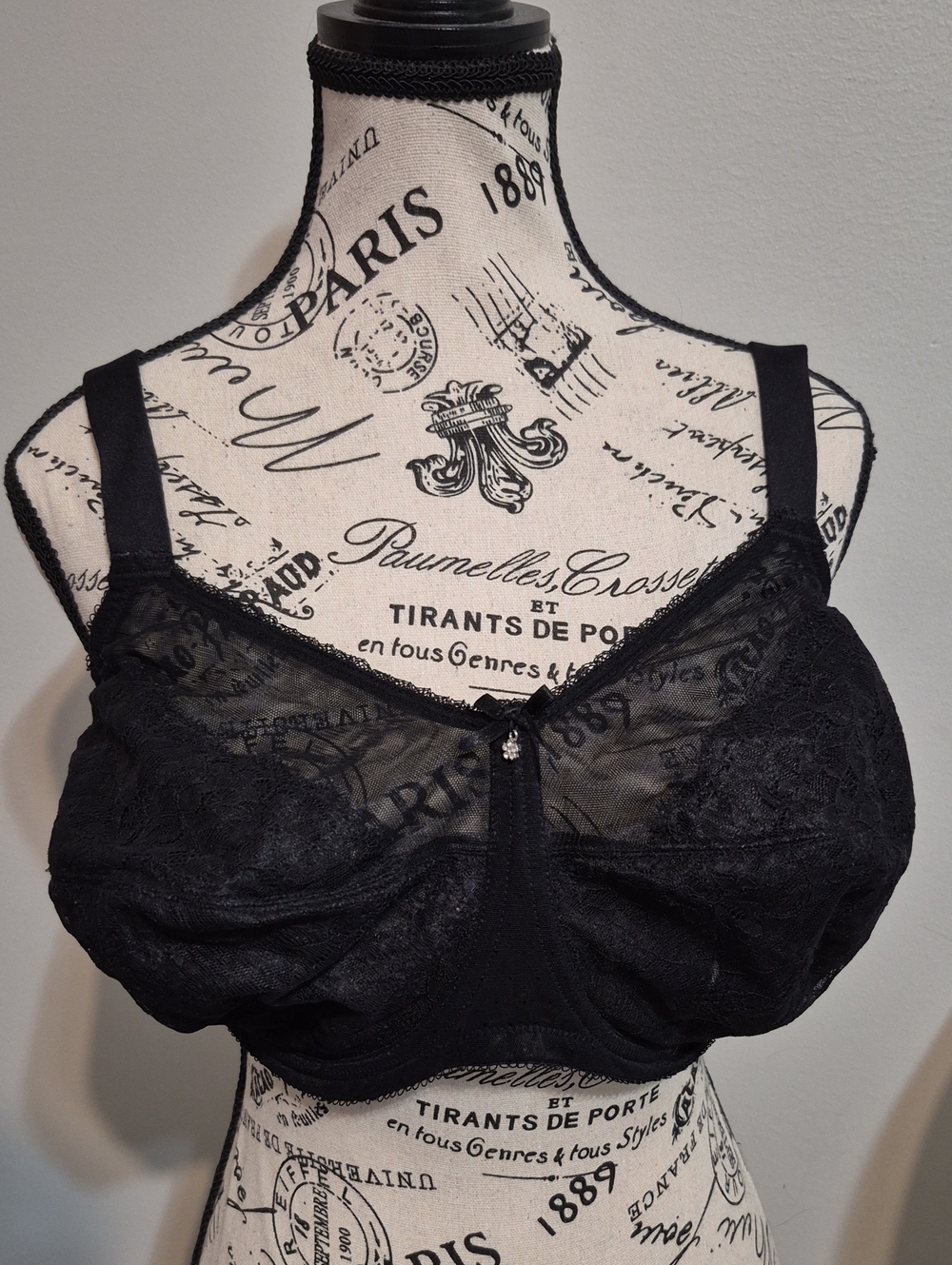 Wacoal Black Lace Full-Coverage Support Bra